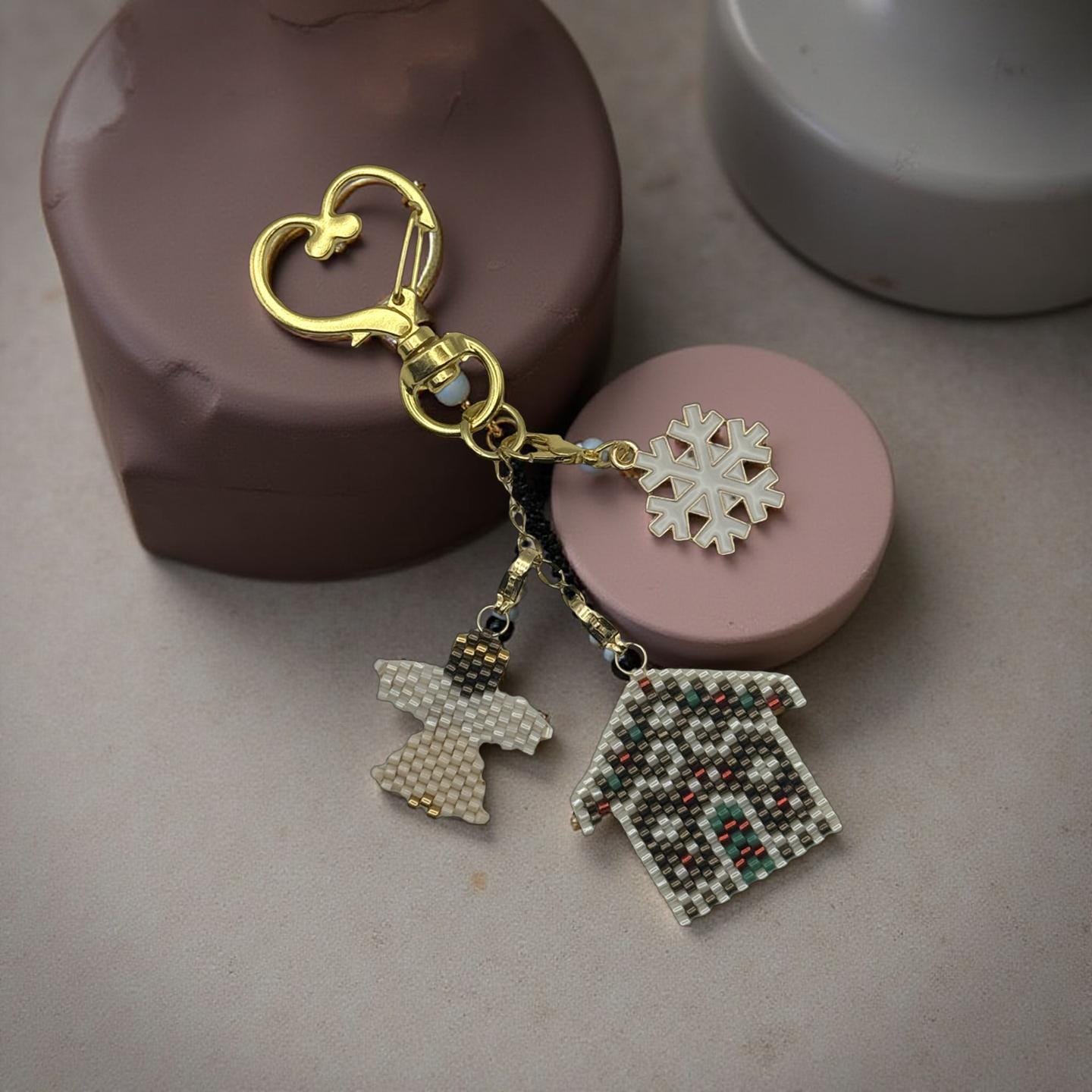 Personalized Miyuki keychain – Christmas pendant with heart or star carabiner – Handmade small gift