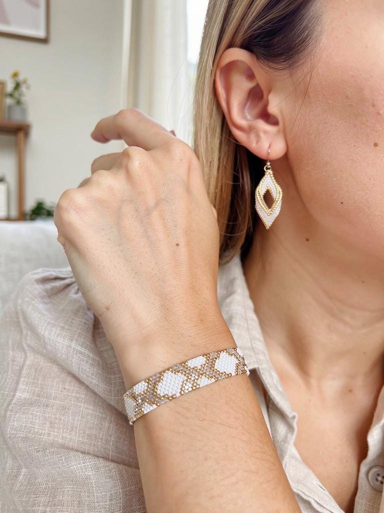 Handmade Gold and White Jewelry Set – Boho Bracelet & Drop Earrings – Elegant Pearl Jewelry – Gift for Women – Spiritual Style