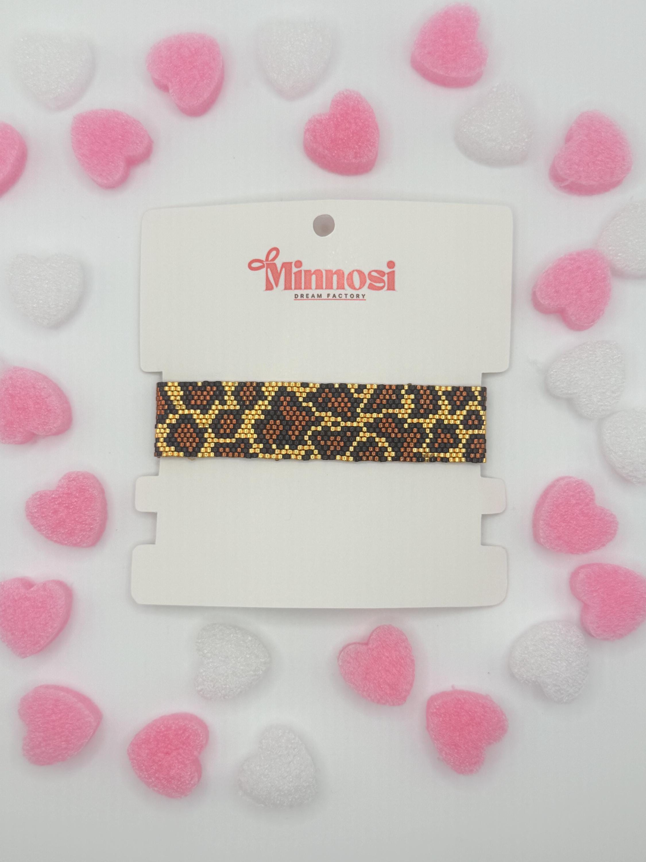 Handmade Miyuki bracelet in an elegant snake pattern with 24K gold-plated beads – a stylish statement for every look.