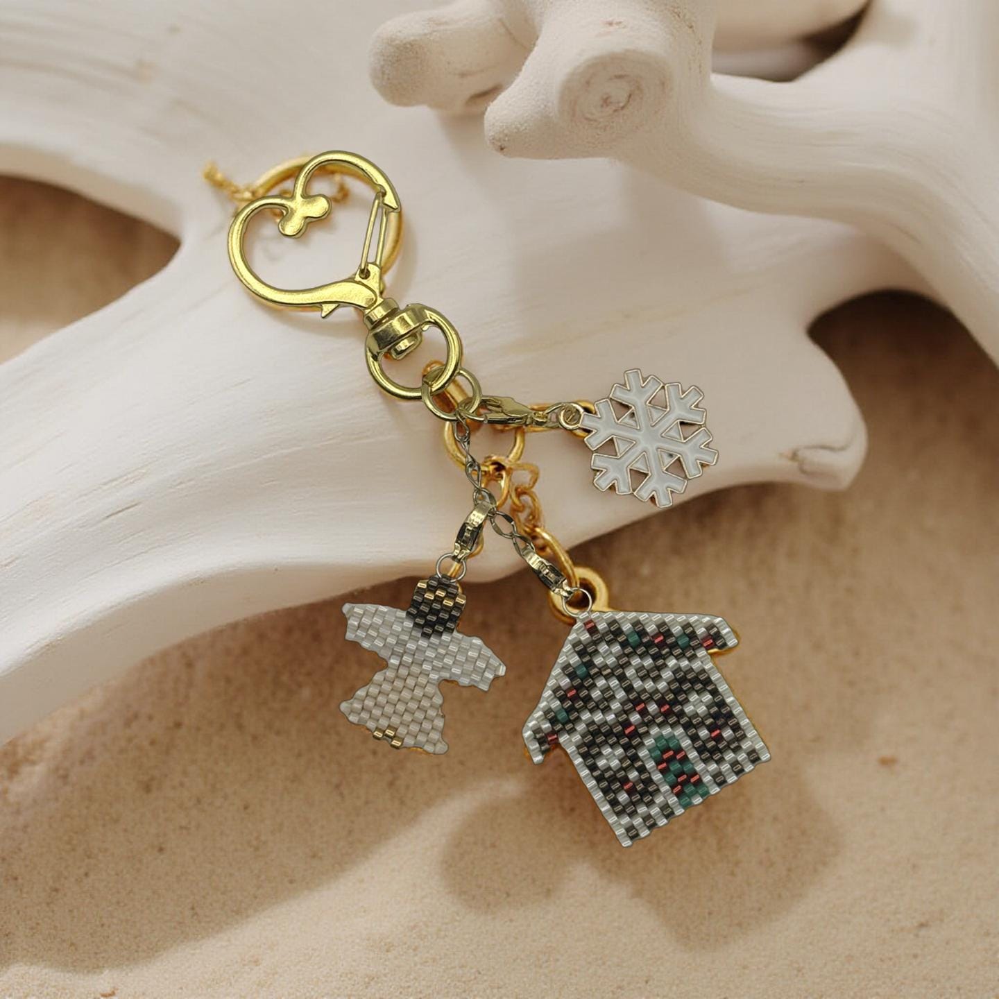 Personalized Miyuki keychain – Christmas pendant with heart or star carabiner – Handmade small gift