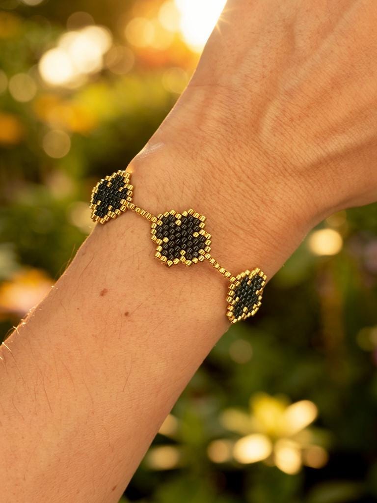 Handmade Black and Gold Jewelry Set – Boho Bracelet & Earrings – Geometric Beaded Jewelry – Elegant Gift for Women